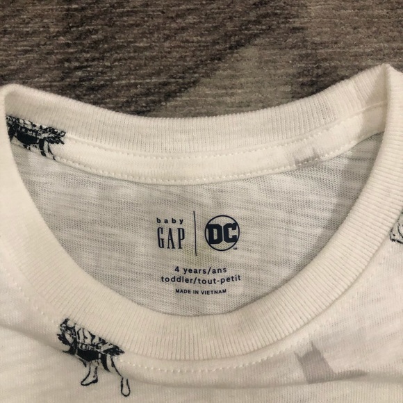 New Kids Gap DC Batman tee 4T - Picture 2 of 3